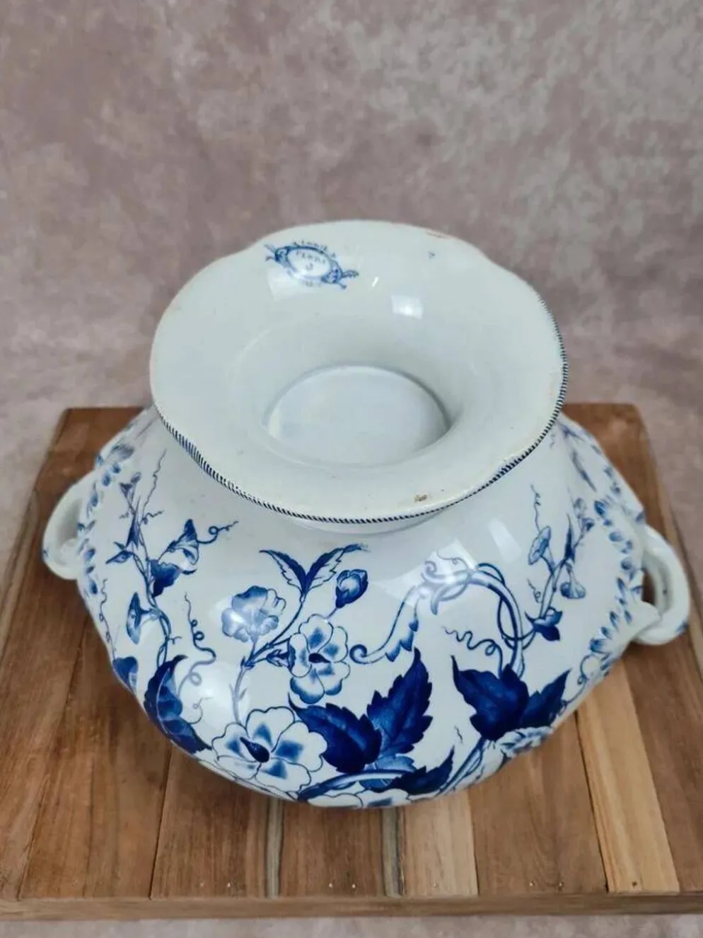Grande soupière ancienne Creil & Montereau – Modèle Flora