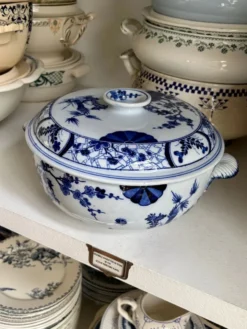 Grande soupière Creil & Montereau en terre de fer bleue, service "Japon"