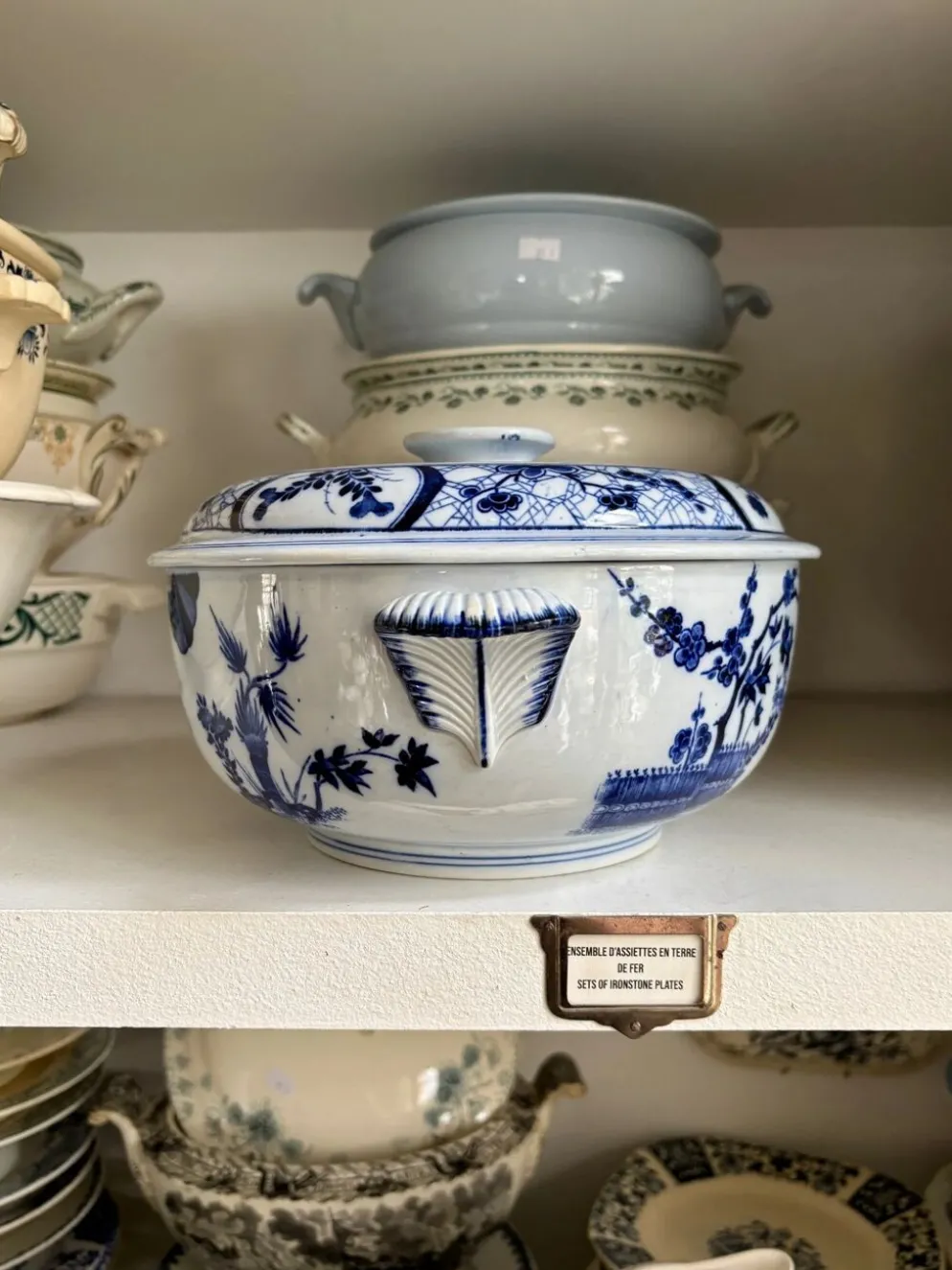 Grande soupière Creil & Montereau en terre de fer bleue, service "Japon"
