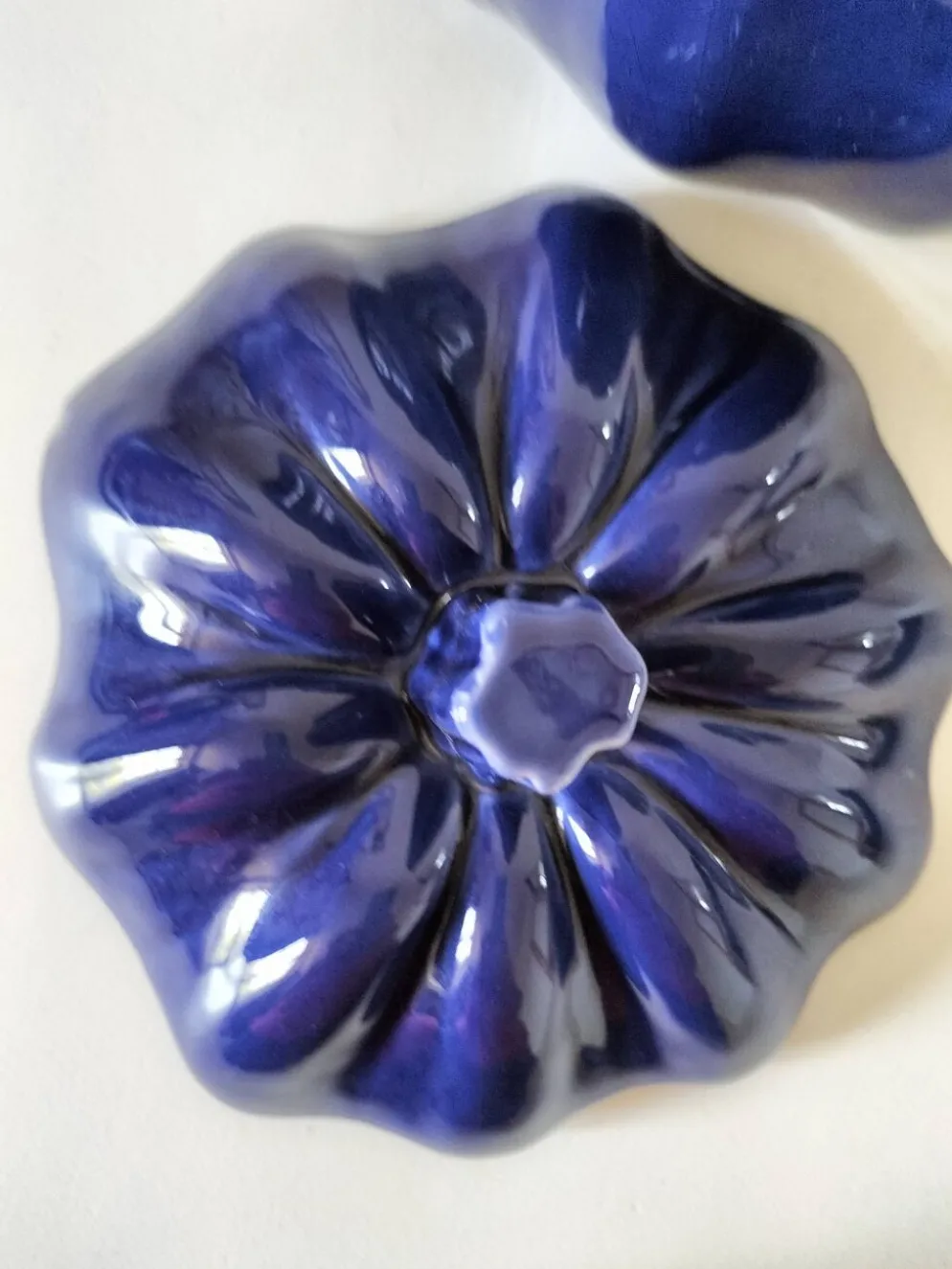 Grande soupière vintage en céramique émaillée bleu outremer