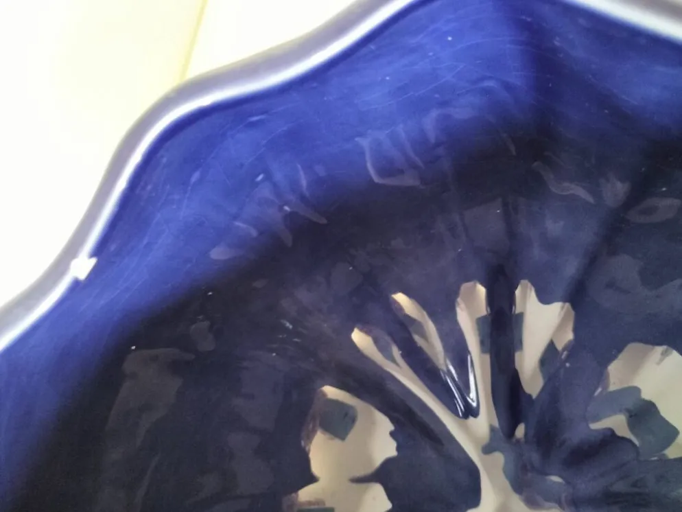 Grande soupière vintage en céramique émaillée bleu outremer