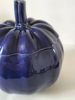 Grande soupière vintage en céramique émaillée bleu outremer
