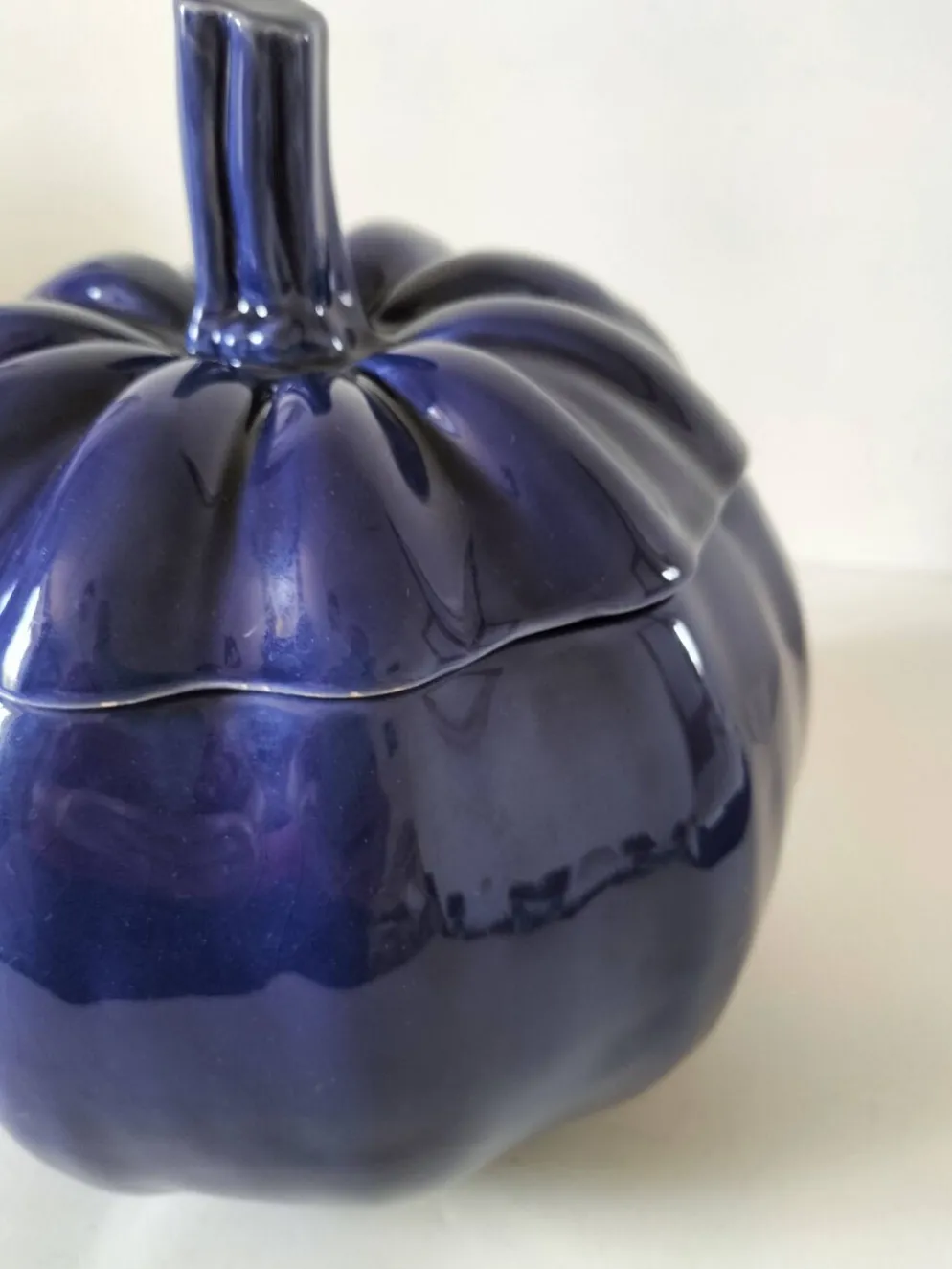 Grande soupière vintage en céramique émaillée bleu outremer