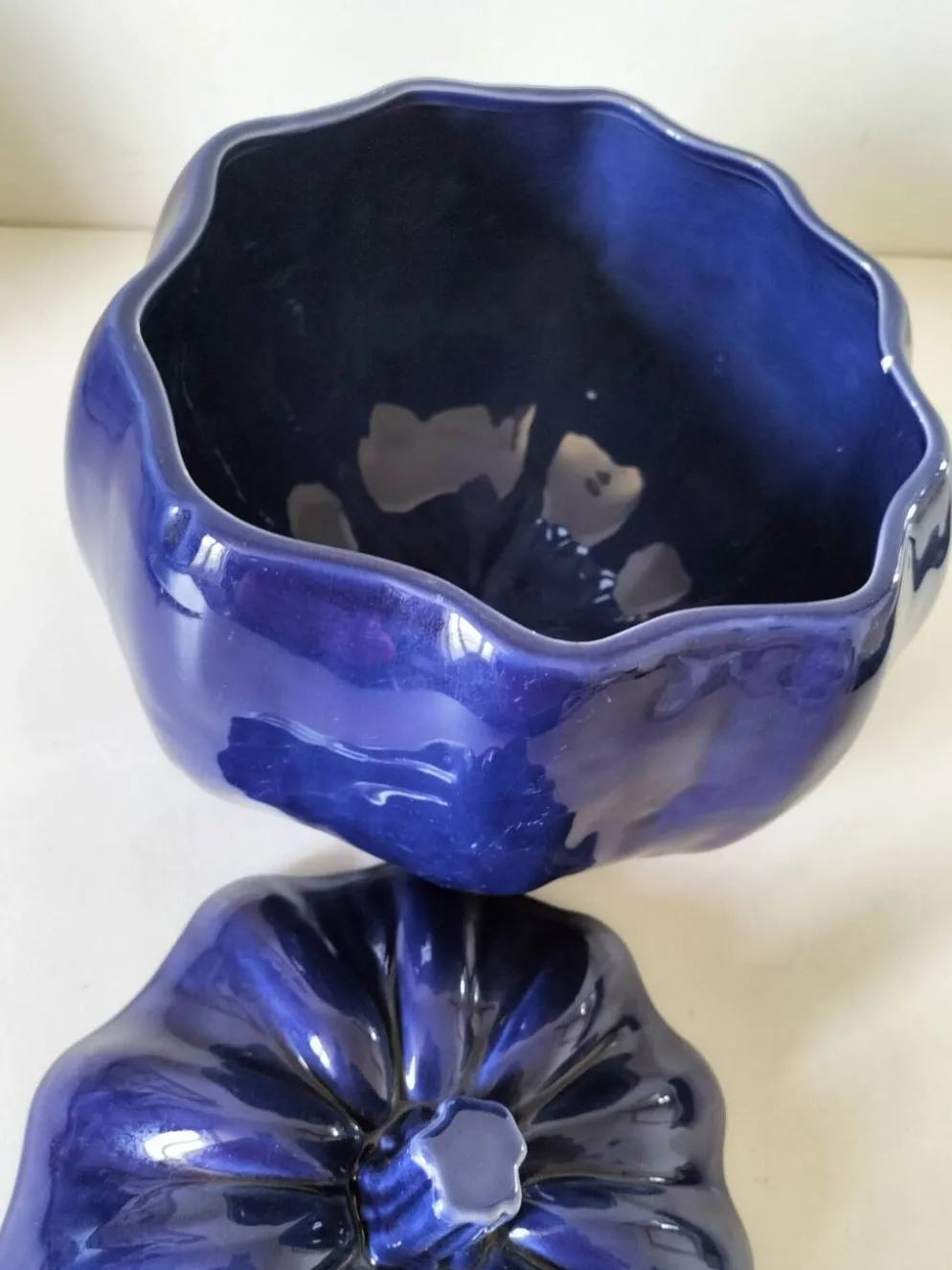 Grande soupière vintage en céramique émaillée bleu outremer