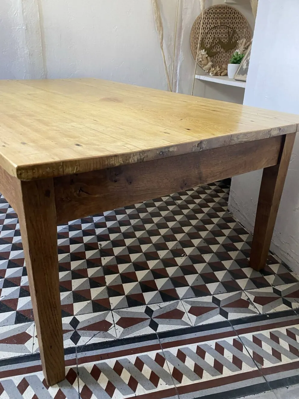 Grande table basse ancienne en bois massif, esprit ferme – 1 tiroir –