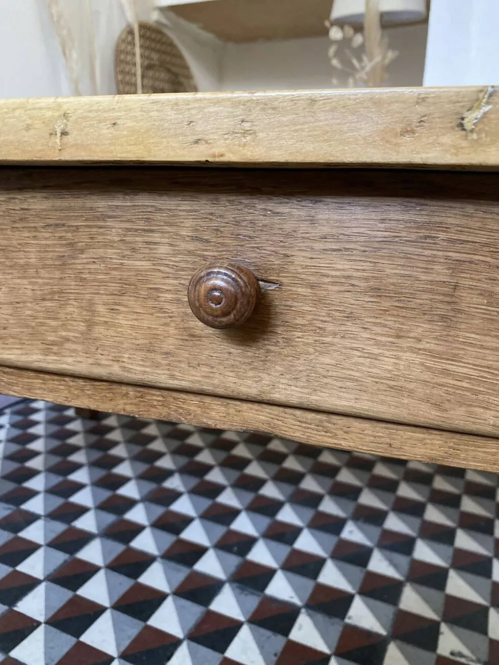 Grande table basse ancienne en bois massif, esprit ferme – 1 tiroir –