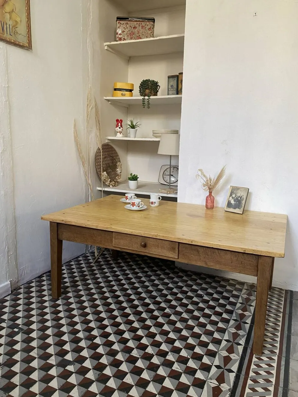 Grande table basse ancienne en bois massif, esprit ferme – 1 tiroir –