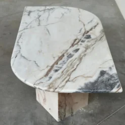 Grande table basse en marbre postmoderne italienne, table sculpturale en pierre vintage, années 1980.