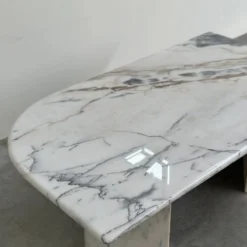 Grande table basse en marbre postmoderne italienne, table sculpturale en pierre vintage, années 1980.