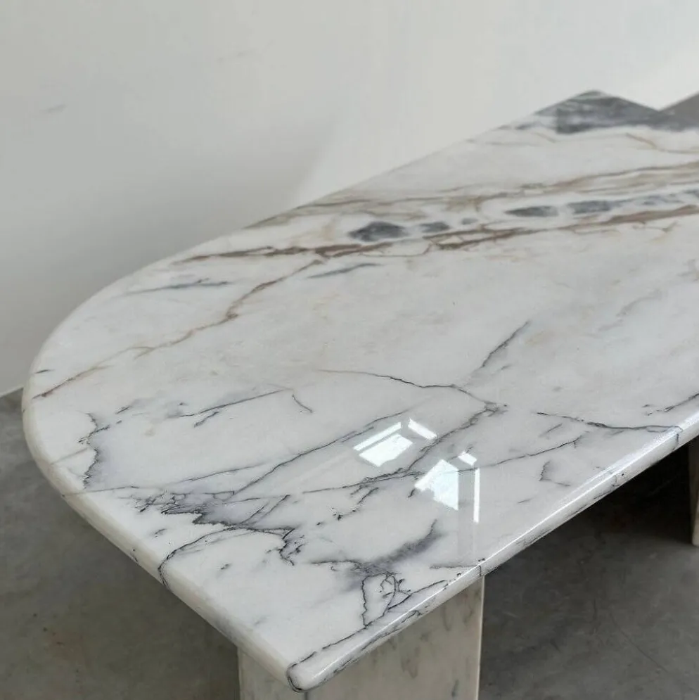 Grande table basse en marbre postmoderne italienne, table sculpturale en pierre vintage, années 1980.