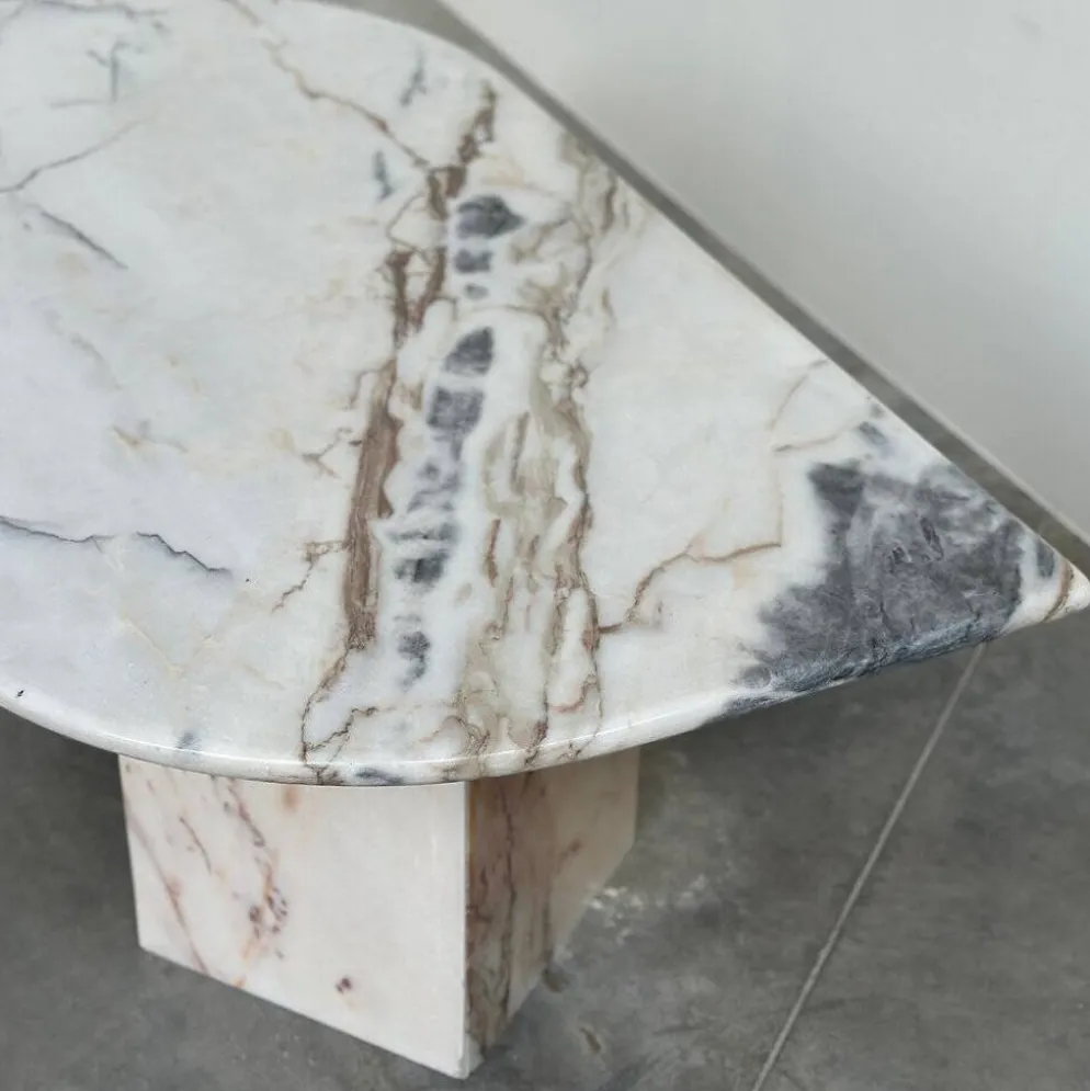 Grande table basse en marbre postmoderne italienne, table sculpturale en pierre vintage, années 1980.