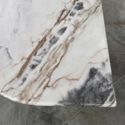 Grande table basse en marbre postmoderne italienne, table sculpturale en pierre vintage, années 1980.
