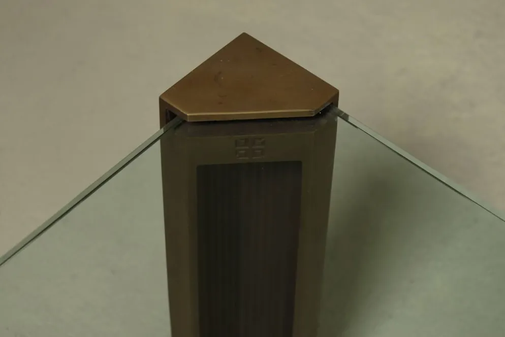 Grande table basse monumentale modèle T14 par Peter Ghyczy années 1970