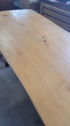 Grande table de bistrot plateau en bois et piètements en fonte -2m56