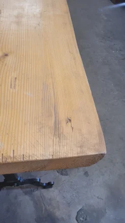 Grande table de bistrot plateau en bois et piètements en fonte -2m56