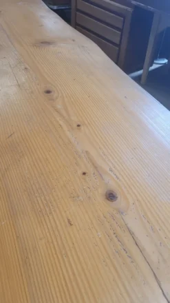 Grande table de bistrot plateau en bois et piètements en fonte -2m56