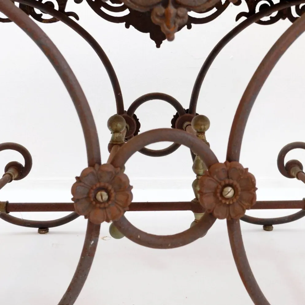 Grande table de boucher française du 19ème siècle en fer forgé et marbre rouge