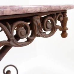 Grande table de boucher française du 19ème siècle en fer forgé et marbre rouge