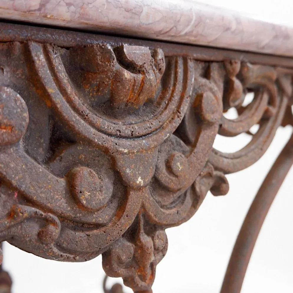 Grande table de boucher française du 19ème siècle en fer forgé et marbre rouge