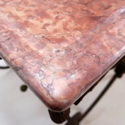 Grande table de boucher française du 19ème siècle en fer forgé et marbre rouge