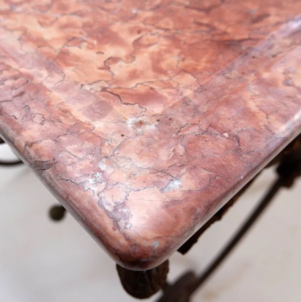 Grande table de boucher française du 19ème siècle en fer forgé et marbre rouge