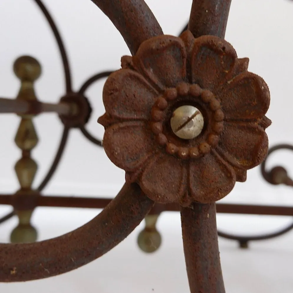 Grande table de boucher française du 19ème siècle en fer forgé et marbre rouge