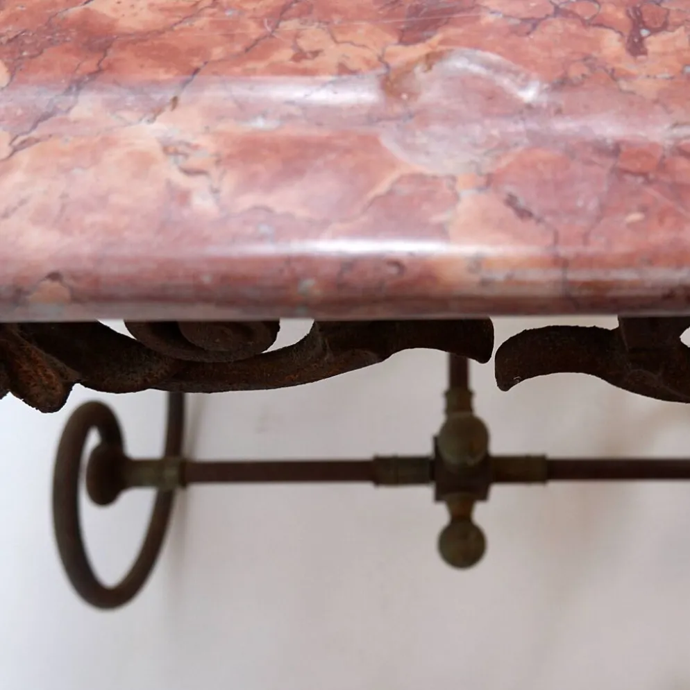 Grande table de boucher française du 19ème siècle en fer forgé et marbre rouge