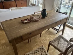Grande table de ferme ancienne en bois massif – 194 cm