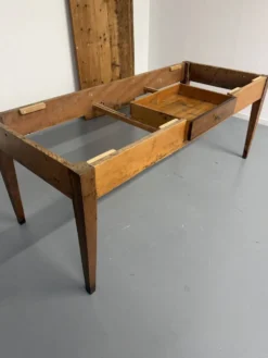 Grande table de ferme en bois avec tiroir en sapin fin 19 eme