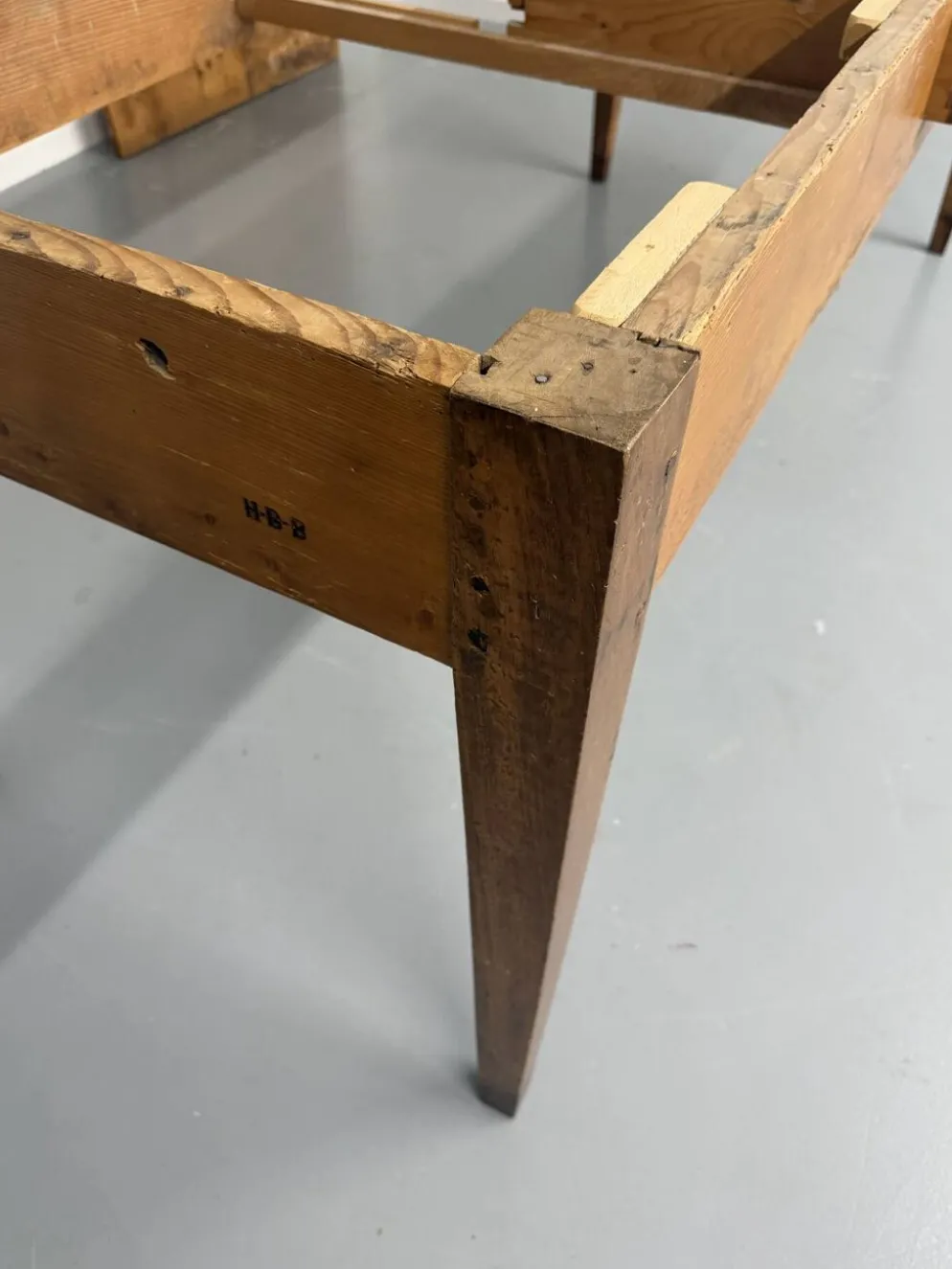 Grande table de ferme en bois avec tiroir en sapin fin 19 eme