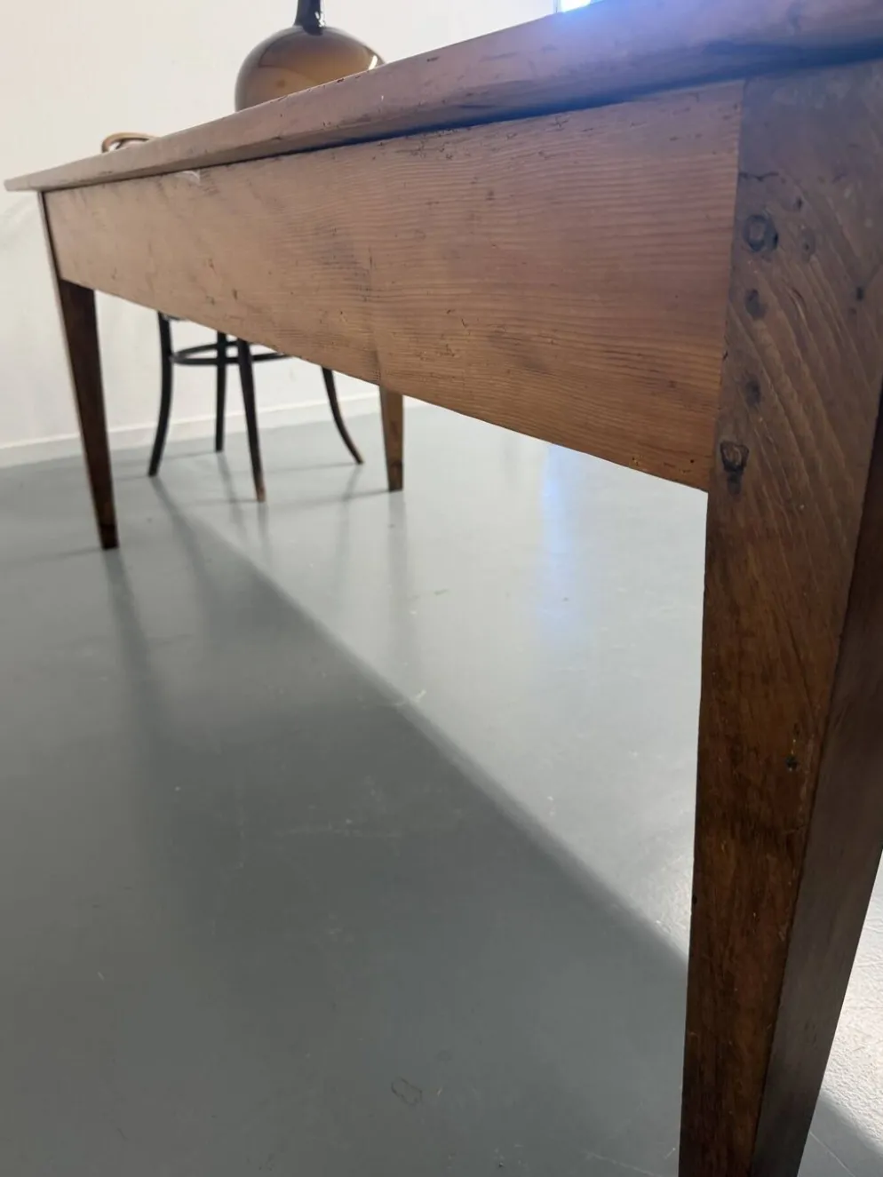 Grande table de ferme en bois avec tiroir en sapin fin 19 eme