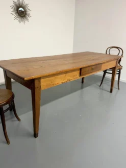 Grande table de ferme en bois avec tiroir en sapin fin 19 eme