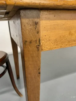 Grande table de ferme en bois avec tiroir en sapin fin 19 eme