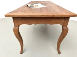 Grande table de ferme en merisier massif des années 1900