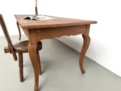 Grande table de ferme en merisier massif des années 1900