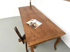 Grande table de ferme en merisier massif des années 1900