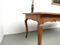 Grande table de ferme en merisier massif des années 1900
