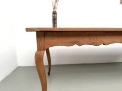 Grande table de ferme en merisier massif des années 1900