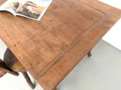 Grande table de ferme en merisier massif des années 1900