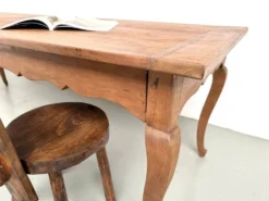 Grande table de ferme en merisier massif des années 1900