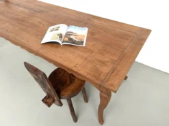 Grande table de ferme en merisier massif des années 1900