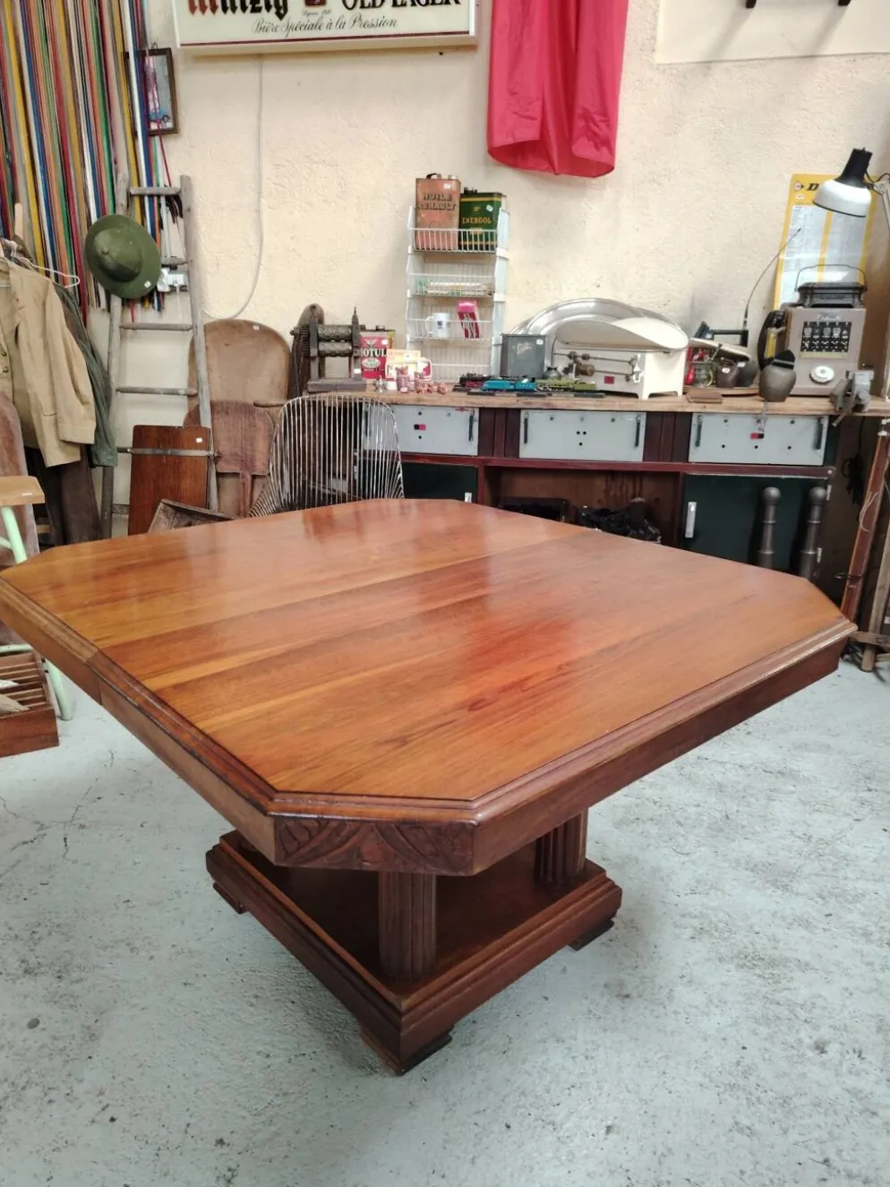 Grande table de repas Art Déco en bois massif - 1930