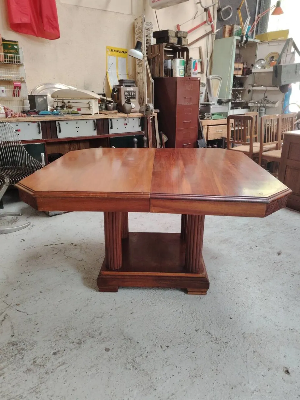 Grande table de repas Art Déco en bois massif - 1930