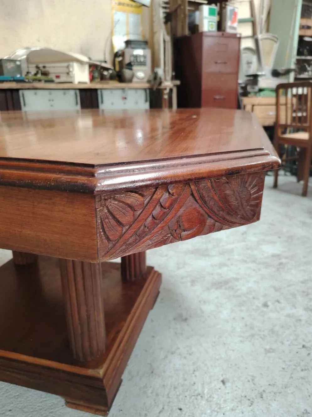 Grande table de repas Art Déco en bois massif - 1930
