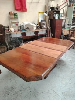 Grande table de repas Art Déco en bois massif - 1930