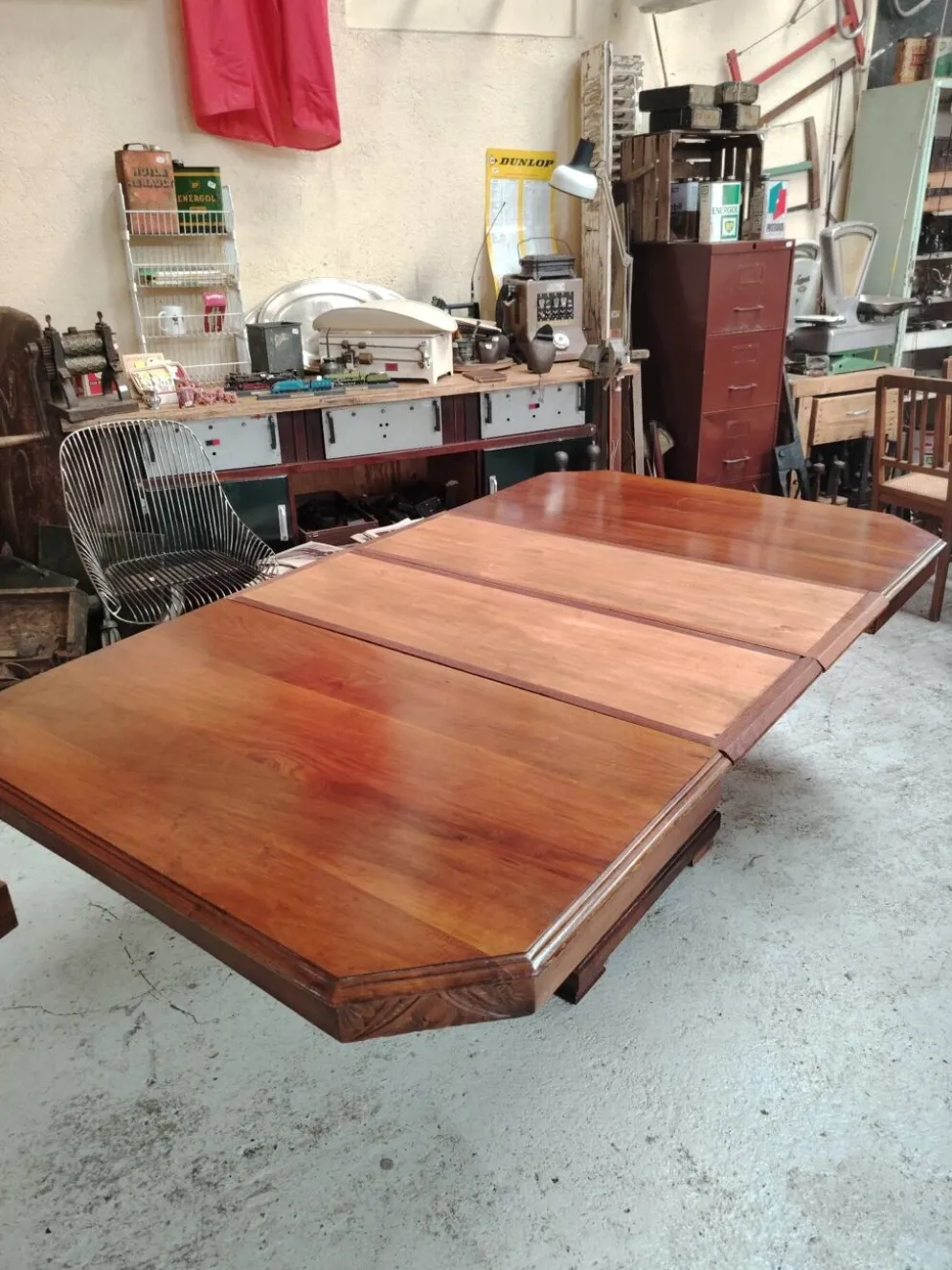 Grande table de repas Art Déco en bois massif - 1930
