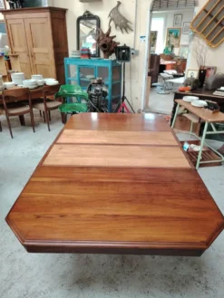 Grande table de repas Art Déco en bois massif - 1930