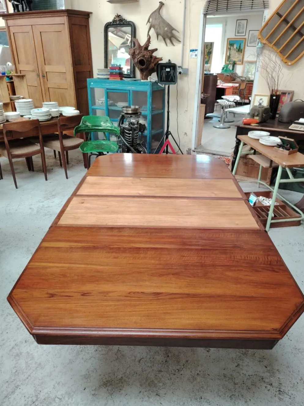 Grande table de repas Art Déco en bois massif - 1930
