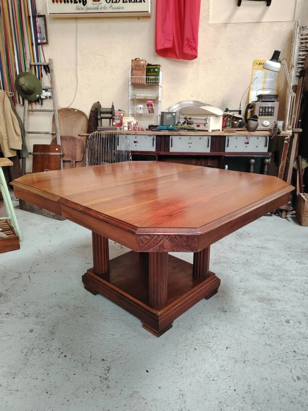 Grande table de repas Art Déco en bois massif - 1930