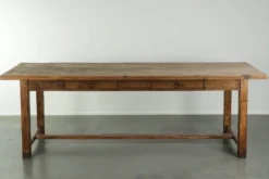 Grande table à manger de ferme antique du 19ème siècle en bois de pin.